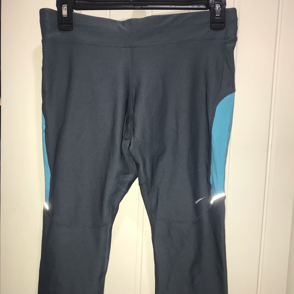 Nike Women’s Workout Crop Capri Leggings Size M